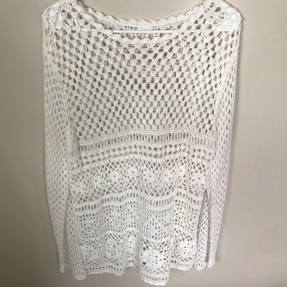Large knit sweater/cover up.